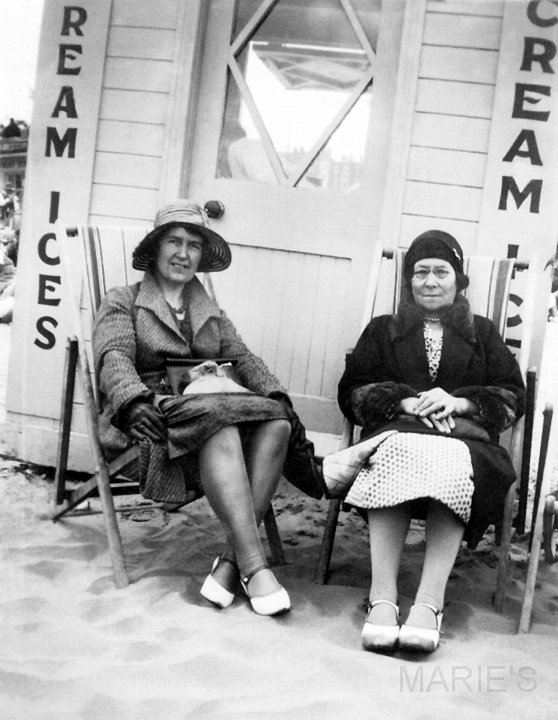 LILIAN & ANNIE beach hut.jpg